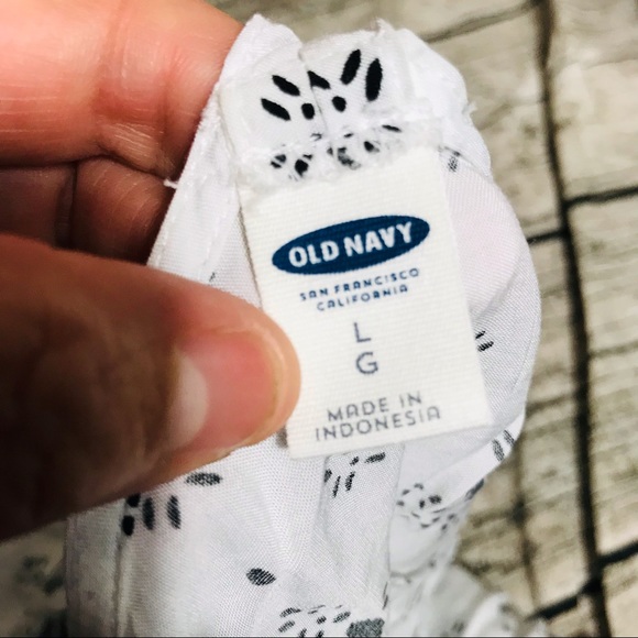 Old Navy Flowy tank with adjustable straps Size Large Pit to pit approx: 20 i - Picture 5 of 6